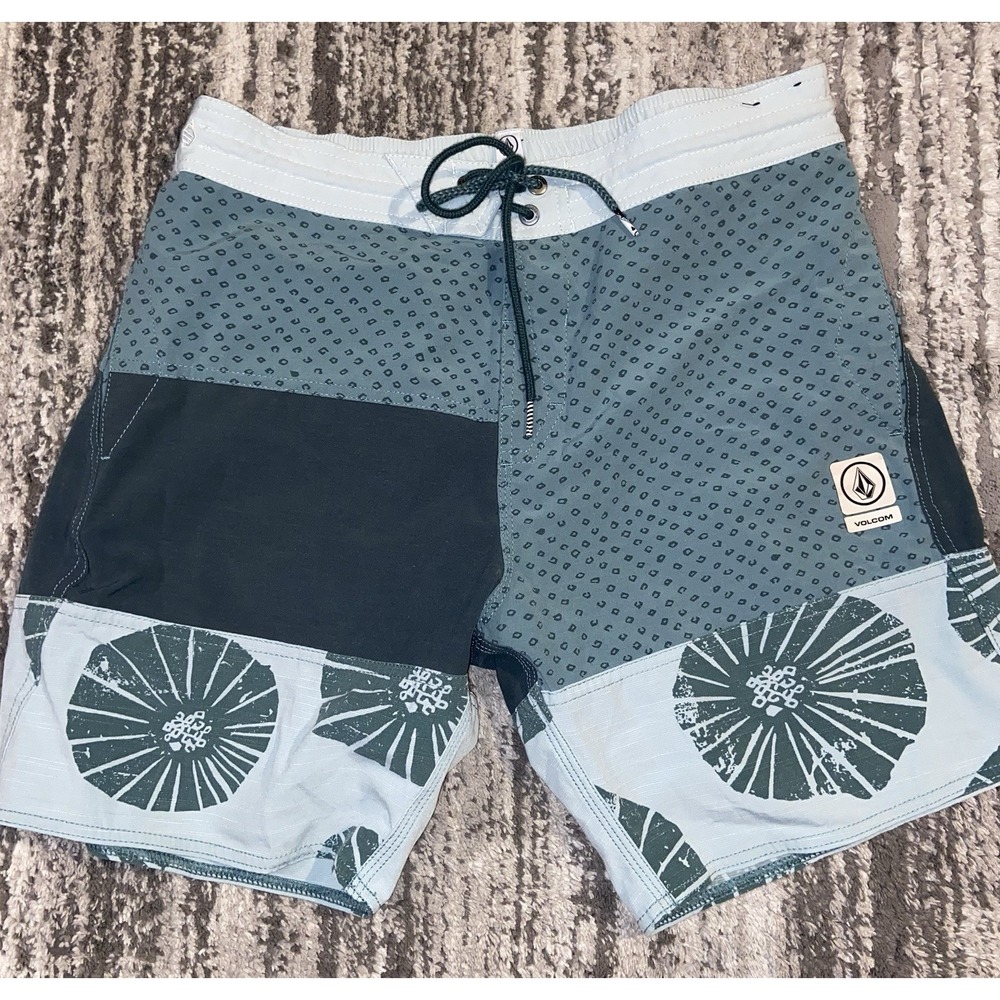 volcom boardshorts Medium
